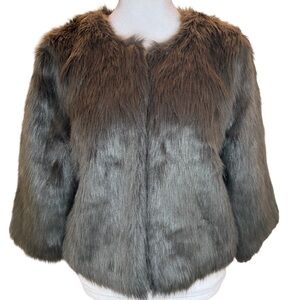 Forever 21 Faux Fur Cropped Jacket With 3/4 Length Sleeves Color Gray